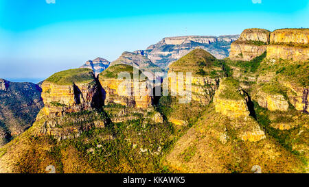 Highveld avec les Trois Rondavels du Blyde River Canyon le long de la Route Panorama dans la province de Mpumalanga en Afrique du Sud Banque D'Images