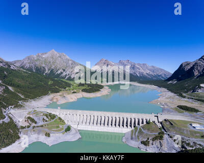 Vue aérienne sur le lac Cancano en Valteline Banque D'Images