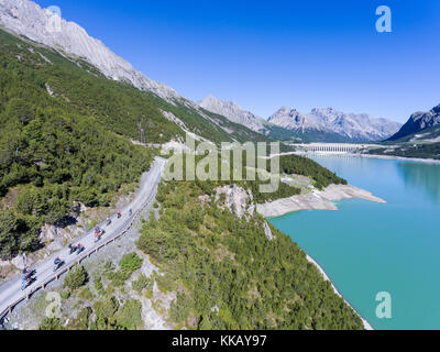 Les motards sur la route de montagne - (cancano valteline) Banque D'Images