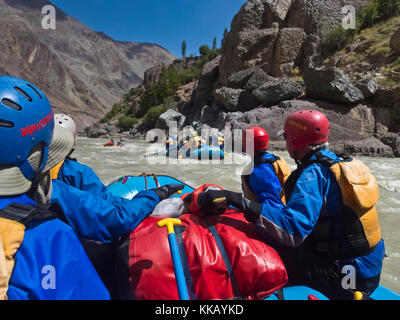 River Rafting sur la gorge de la rivière Zanskar considéré comme le Grand Canyon de l'Himalaya - Zanskar, Ladakh, INDE Banque D'Images