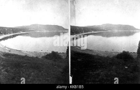 Stéréophotogramme de Mary Bay sur le lac Yellowstone comme vu à partir d'une point de vue, le Parc National de Yellowstone, Wyoming. Image courtoisie USGS. 1871. Banque D'Images