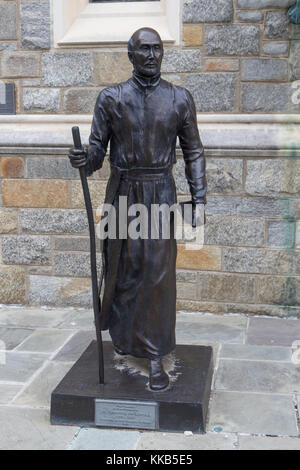 Statue de Saint Ignace de Loyola statue sur le campus principal de l'Université de Georgetown, Washington DC, United States. Banque D'Images