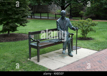 La dénonciation de l'Holocauste Jan Karski statue sur le campus principal de l'Université de Georgetown, Washington DC, United States. Banque D'Images