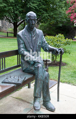 La dénonciation de l'Holocauste Jan Karski statue sur le campus principal de l'Université de Georgetown, Washington DC, United States. Banque D'Images