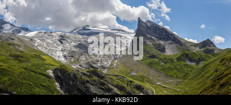 Vue sur le glacier Hintertux, surplombée par le pic de Lärmstange, Autriche Banque D'Images