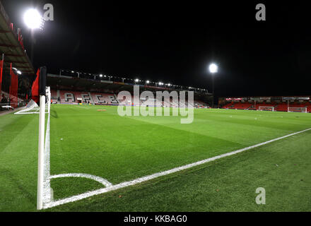 Vue générale du terrain depuis le drapeau d'angle avant le match de la Premier League au stade Vitality, à Bournemouth. APPUYEZ SUR ASSOCIATION photo. Date de la photo: Mercredi 29 novembre 2017. Voir PA Story FOOTBALL Bournemouth. Le crédit photo devrait se lire: Steven Paston/PA Wire. RESTRICTIONS : aucune utilisation avec des fichiers audio, vidéo, données, listes de présentoirs, logos de clubs/ligue ou services « en direct » non autorisés. Utilisation en ligne limitée à 75 images, pas d'émulation vidéo. Aucune utilisation dans les Paris, les jeux ou les publications de club/ligue/joueur unique. Banque D'Images