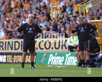 Football Manager Mick McCarthy et son adjoint Ian Evans Wolverhampton Wanderers v Stoke City 24/9/06 Banque D'Images