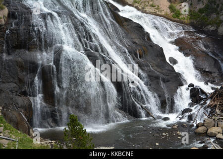 Cascades dans le yellowstone gibbons Banque D'Images