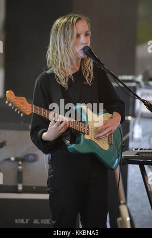 MIAMI FL - 11 MAI : le London Amber bain de la Maison japonaise se produit au Bayfront Park Amphitheatre le 11 mai 2016 à Miami, Floride. Personnes: Londoner Amber bain Banque D'Images