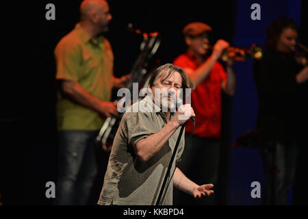 CORAL SPRINGS, FL - JANVIER 31 : Southside Johnny de Southside Johnny et les Asbury Jukes se produisent au Coral Springs Center for the Arts le 31 janvier 2016 à Coral Springs, Florida People : Southside Johnny Banque D'Images