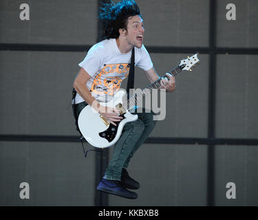 WEST PALM BEACH, FL - 05 AOÛT : Mike Kennerty de All American Rejects se produit au Perfect Vodka Amphitheater le 5 août 2016 à West Palm Beach en Floride. Les gens : Mike Kennerty Banque D'Images