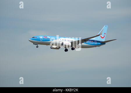 Francfort, Allemagne - May 09th, 2017 : tuifly airlines Boeing 737-800 atterrit à l'aéroport de Francfort, boeing 737 next gen, msn 41660, immatriculé d-atun, tuifly-une compagnie aérienne loisirs allemand appartenant à la société Voyages et tourisme Groupe tui Banque D'Images