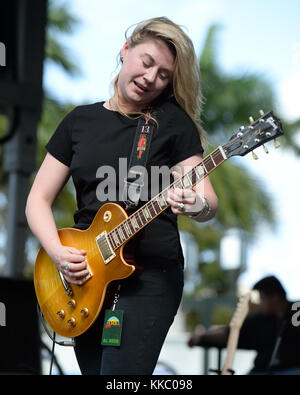 BOCA RATON, JANVIER - 17 : Joanne Shaw Taylor se produit lors du Sunshine Music Festival à l'Amphitheater de Mizner Park le 17 janvier 2016 à Boca Raton, Floride. Les gens : Joanne Shaw Taylor Banque D'Images