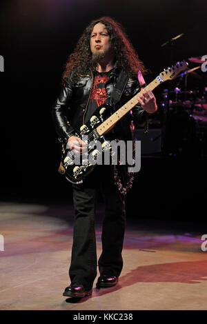 FORT LAUDERDALE, FL - FÉVRIER 27 : Michael Wilton de Queensryche se produit au Pompano Beach Amphitheater le 27 février 2016 à Fort Lauderdale, Florida People : Michael Wilton Banque D'Images