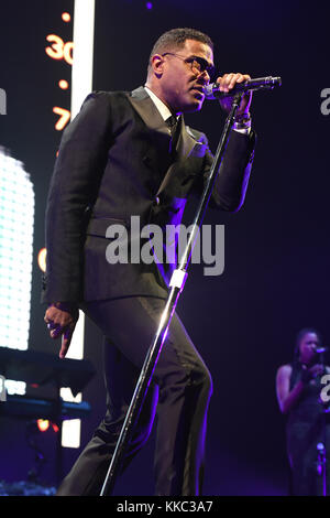 MIAMI, FL - 29 NOVEMBRE : Maxwell se produit au stade AmericanAirlines le 29 novembre 2016 à Miami, Floride. Personnes : Maxwell Banque D'Images