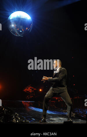 MIAMI, FL - 29 NOVEMBRE : Maxwell se produit au stade AmericanAirlines le 29 novembre 2016 à Miami, Floride. Personnes : Maxwell Banque D'Images