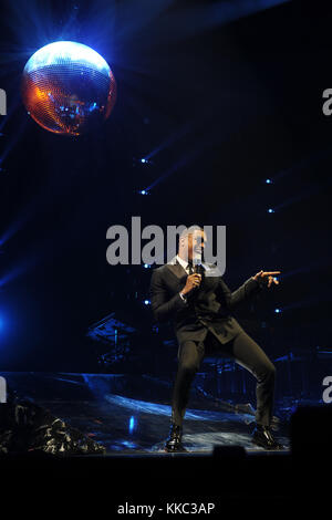 MIAMI, FL - 29 NOVEMBRE : Maxwell se produit au stade AmericanAirlines le 29 novembre 2016 à Miami, Floride. Personnes : Maxwell Banque D'Images