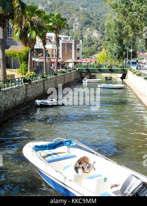 Vue de l'un des collecteurs d'eaux pluviales à Turunc, province de Mugla, Turquie Banque D'Images