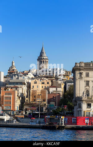 Ville colorée détroit du Bosphore Istanbul Turquie. Banque D'Images