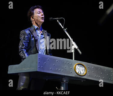 WEST PALM BEACH, FL - JUIN 25 : Lawrence Gowan de Styx se produit au Coral Sky Amphitheater le 25 juin 2015 à West Palm Beach Florida People : Lawrence Gowan Banque D'Images