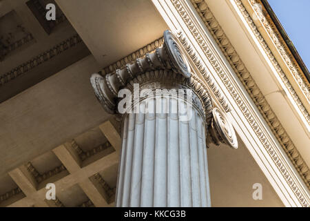 Vieux palais de justice vintage colonne Banque D'Images