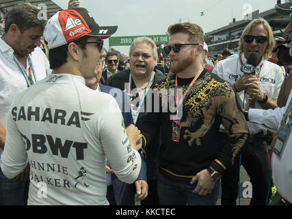 Formula One Mexican Grand Prix - avec la participation de : Santos Saúl Álvarez Barragán, Saúl 'Canelo' Álvarez, Sergio Perez Mendoza, (PEREZ), MEX, Sahara Force India F1 Team, #11 où : Mexique , Mexico City, Mexique quand : 29 Oct 2017 crédit : Leah David/ATP/WENN Banque D'Images