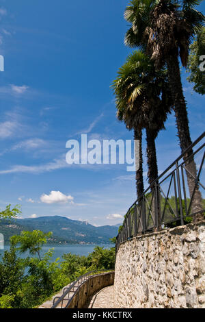 Ermitage Santa Caterina del Sasso, Eremo Santa Caterina del Sasso, province de Varèse, Lombardie, Italie Banque D'Images