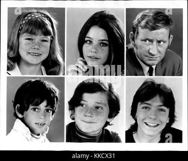 1 févr. 1971 "La famille Partridge' (rangée du haut - de gauche à droite) Suzanne Crough comme Trach, Susan Dey comme Laurie, Dave Madden comme leur agent d'affaires, Ruben, et (en bas - de gauche à droite) Jeremy Gelbwaks comme Christopher, comme Danny Bonaduce Danny, et David Cassidy comme Keith. 'La famille Partridge' qui étoiles Shirley Jones comme leur mère, est diffusée le vendredi, (8 h 30 à 21 h 00 HAE). La famille Partridge Cast 1970 Banque D'Images