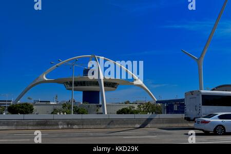 Los Angeles, Californie, États-Unis - 9 juillet 2017 : LAX, l'aéroport international, l'emblématique bâtiment thématique de l'ère spatiale Banque D'Images