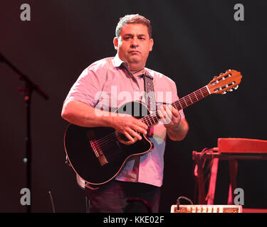 HOLLYWOOD FL - 13 JUIN : Tonino Baliardo des Gypsy Kings se produire au Hard Rock Live qui a lieu au Seminole Hard Rock Hotel & Casino le 13 juin 2015 à Hollywood, Floride. Personnes: Tonino Baliardo Banque D'Images