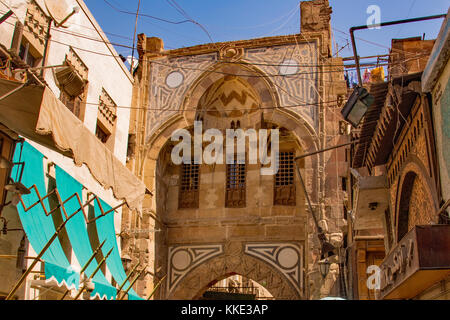 Archway dans un bazar du Caire montrant l'Arabe dans la conception et l'architecture de style. Banque D'Images