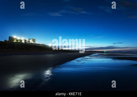 Château de bamburgh northumberland england nuit Banque D'Images