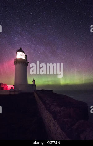 Noss head lighthouse. aurora sur l'Ecosse près de Thurso et wick, caithness Banque D'Images