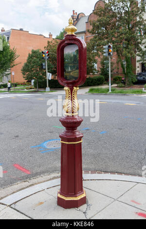 L'une des boîtes d'appel restaurée, une partie du projet de restauration de Sheridan-Kalorama Call Box à Washington DC, United States. Banque D'Images