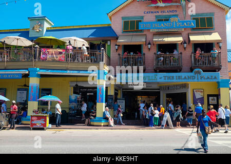 Waterfront et le centre-ville de Georgetown sur Grand Cayman dans les îles Caïmans. Banque D'Images