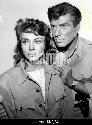 Andra Martin et Efrem Zimbalist Jr. ont joué dans la populaire série télévisée des années 1960 '77 Sunset Strip'. L'émission était un drame policier privé se déroulant à Los Angeles et est devenue un élément clé de l'histoire de la télévision américaine. Martin et Zimbalist ont tous deux contribué de manière significative au succès de la série, obtenant la reconnaissance de leurs rôles dans cette série emblématique. Banque D'Images