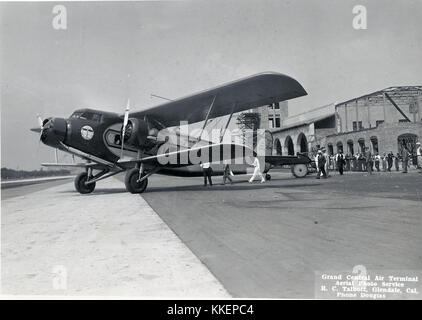 Le Boeing 80A, un avion de transport de passagers, est exposé au Museum of Flight. Ce modèle, utilisé par United Air Lines et Boeing Air transport, a été une partie importante de l'histoire de l'aviation au Grand Central Air terminal, Burbank, en Californie. Banque D'Images