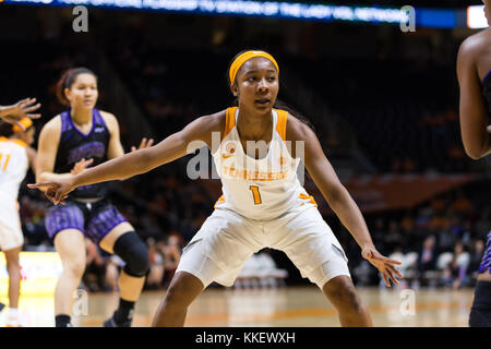 30 novembre 2017 : Anastasia Hayes # 1 de la Tennessee Lady bénévoles défend pendant le match de basket-ball de NCAA entre l'Université du Tennessee Lady bénévoles et l'Université de Central Arkansas Ours Sucre à Thompson Boling Arena de Knoxville TN Tim Gangloff/CSM Banque D'Images