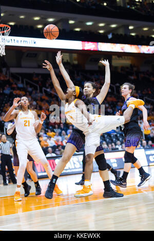 30 novembre 2017 : Anastasia Hayes # 1 de la Tennessee Lady bénévoles tire la balle pendant le jeu de basket-ball de NCAA entre l'Université du Tennessee Lady bénévoles et l'Université de Central Arkansas Ours Sucre à Thompson Boling Arena de Knoxville TN Tim Gangloff/CSM Banque D'Images