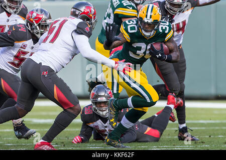 3 décembre 2017 : Green Bay Packers Jamaal running back Williams # 30 en action au cours de la NFL football match entre l'équipe des Tampa Bay Buccaneers et les Packers de Green Bay à Lambeau Field de Green Bay, WI. Packers défait les Buccaneers en prolongation 26-20. John Fisher/CSM Banque D'Images