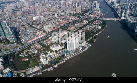 Guangzhou. 1er décembre 2017. La photo prise le 1er décembre 2017 montre Shamian à Guangzhou, dans la province du Guangdong du sud de la Chine. Le Forum mondial Fortune 2017 se tiendra à Guangzhou du 6 au 8 décembre. Crédit : Jin Liwang/Xinhua/Alamy Live News Banque D'Images