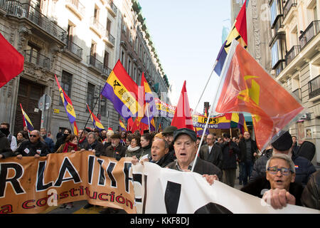 Madrid, Espagne. 6 décembre 2017. Bannière principale de la manifestation organisée à Madrid réclamant la 3ème République espagnole à la rue Alcala. © Valentin Sama-Rojo/Alamy Live News. Banque D'Images