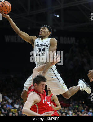 Le 06 décembre 2017 : Nouveau Mexique Joe l'Furstinger prend une accusation contre Colorado's George King dans la première moitié de la Coors Events Center. Banque D'Images