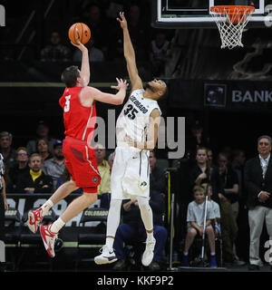 Le 06 décembre 2017 : Nouveau Mexique Joe l'Furstinger se soit tourné sur le Colorado Dallas Walton dans le premier semestre à la Coors Events Center. Banque D'Images