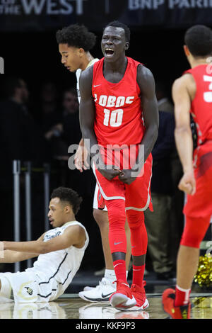 Le 06 décembre 2017 : Nouveau Mexique's Makach fête son Maluach dunk contre Colorado dans la première moitié de la Coors Events Center. Banque D'Images