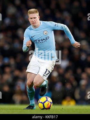 Manchester City's Kevin De Bruyne au cours de la Premier League match au stade Etihad, Manchester. ASSOCIATION DE PRESSE Photo. Photo date : mercredi 29 novembre, 2017. Voir l'ACTIVITÉ DE SOCCER histoire Man City. Crédit photo doit se lire : Martin Rickett/PA Wire. RESTRICTIONS : EDITORIAL N'utilisez que pas d'utilisation non autorisée avec l'audio, vidéo, données, listes de luminaire, club ou la Ligue de logos ou services 'live'. En ligne De-match utilisation limitée à 75 images, aucune émulation. Aucune utilisation de pari, de jeux ou d'un club ou la ligue/dvd publications. Banque D'Images