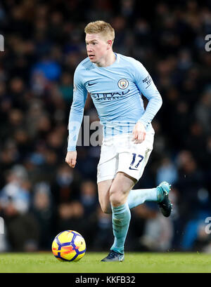 Manchester City's Kevin De Bruyne au cours de la Premier League match au stade Etihad, Manchester. ASSOCIATION DE PRESSE Photo. Photo date : mercredi 29 novembre, 2017. Voir l'ACTIVITÉ DE SOCCER histoire Man City. Crédit photo doit se lire : Martin Rickett/PA Wire. RESTRICTIONS : EDITORIAL N'utilisez que pas d'utilisation non autorisée avec l'audio, vidéo, données, listes de luminaire, club ou la Ligue de logos ou services 'live'. En ligne De-match utilisation limitée à 75 images, aucune émulation. Aucune utilisation de pari, de jeux ou d'un club ou la ligue/dvd publications. Banque D'Images