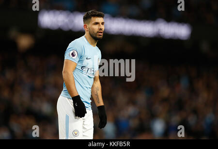 Sergio Aguero Manchester City's au cours de la Premier League match au stade Etihad, Manchester. ASSOCIATION DE PRESSE Photo. Photo date : mercredi 29 novembre, 2017. Voir l'ACTIVITÉ DE SOCCER histoire Man City. Crédit photo doit se lire : Martin Rickett/PA Wire. RESTRICTIONS : EDITORIAL N'utilisez que pas d'utilisation non autorisée avec l'audio, vidéo, données, listes de luminaire, club ou la Ligue de logos ou services 'live'. En ligne De-match utilisation limitée à 75 images, aucune émulation. Aucune utilisation de pari, de jeux ou d'un club ou la ligue/dvd publications. Banque D'Images