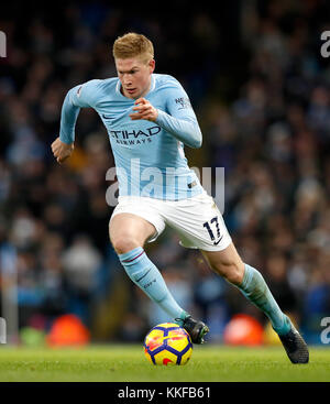 Manchester City's Kevin De Bruyne au cours de la Premier League match au stade Etihad, Manchester. ASSOCIATION DE PRESSE Photo. Photo date : mercredi 29 novembre, 2017. Voir l'ACTIVITÉ DE SOCCER histoire Man City. Crédit photo doit se lire : Martin Rickett/PA Wire. RESTRICTIONS : EDITORIAL N'utilisez que pas d'utilisation non autorisée avec l'audio, vidéo, données, listes de luminaire, club ou la Ligue de logos ou services 'live'. En ligne De-match utilisation limitée à 75 images, aucune émulation. Aucune utilisation de pari, de jeux ou d'un club ou la ligue/dvd publications. Banque D'Images