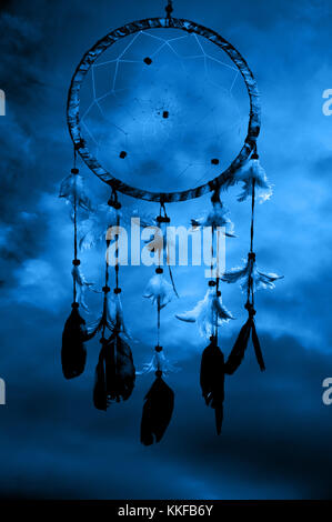 dreamcatcher natif américain avec ciel bleu Banque D'Images